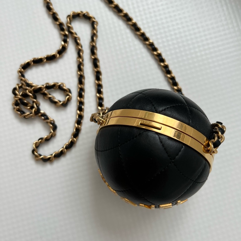 CHANEL COLLECTIBLE BAG LIMITED EDITION 2022 - Picture 9 of 9